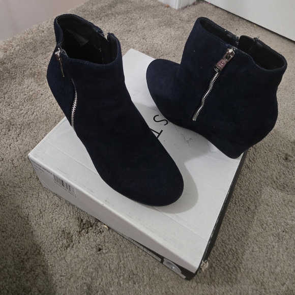 Boots - Picture 7 of 8